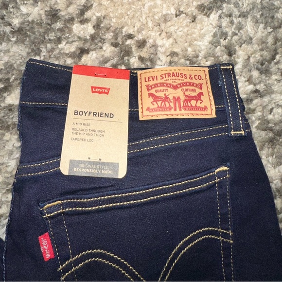 Levi’s - Picture 3 of 8